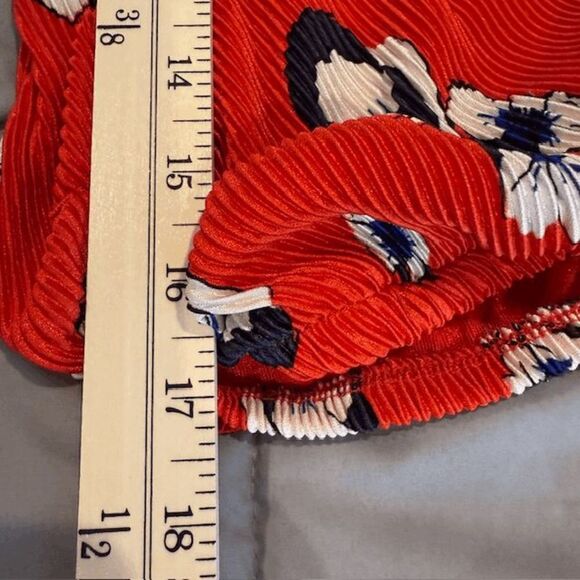 ASTR the Label Plisse Long Sleeve Pleated Surplice Wrap Top Red Floral Small - Picture 10 of 12